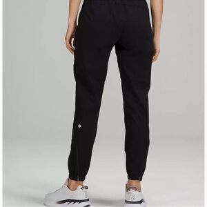 Lululemon Athletica Pace Breaker Jogger in Black